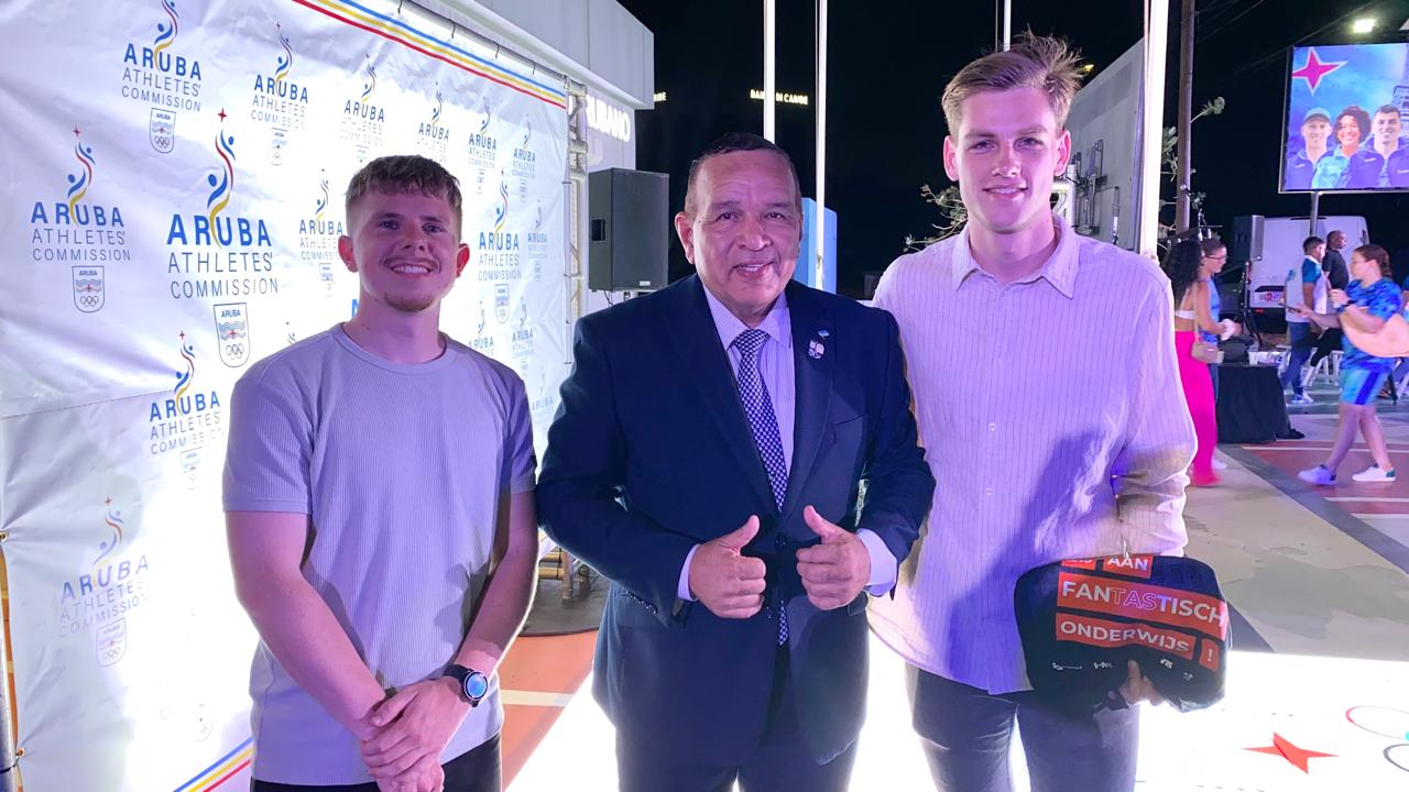 Jeffrey, Endy Croes, minister van Onderwijs en sportzaken van Aruba en Thijmen.